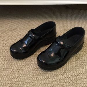 Black paten leather Dansko clogs